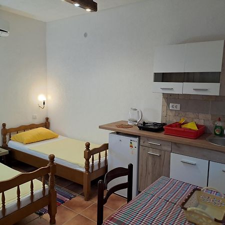 Apartments Lazarevic Сутоморе Номер фото