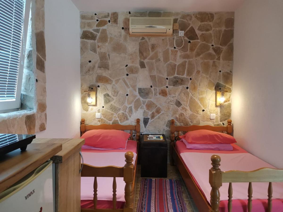 Apartments Lazarevic Сутоморе Экстерьер фото