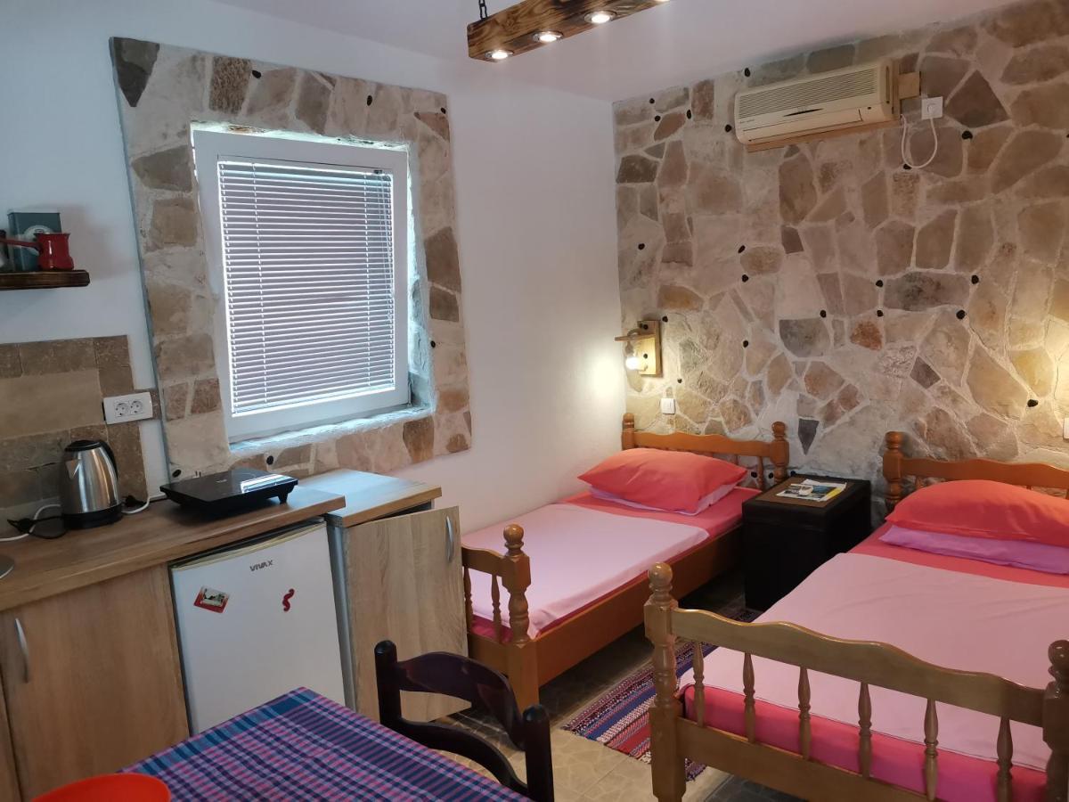 Apartments Lazarevic Сутоморе Экстерьер фото