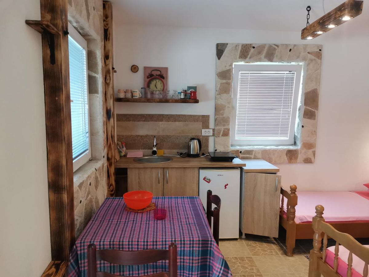 Apartments Lazarevic Сутоморе Экстерьер фото