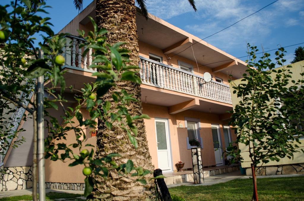 Apartments Lazarevic Сутоморе Экстерьер фото