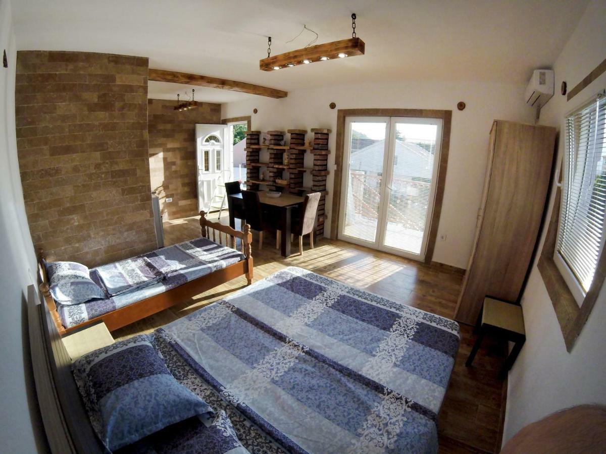 Apartments Lazarevic Сутоморе Экстерьер фото
