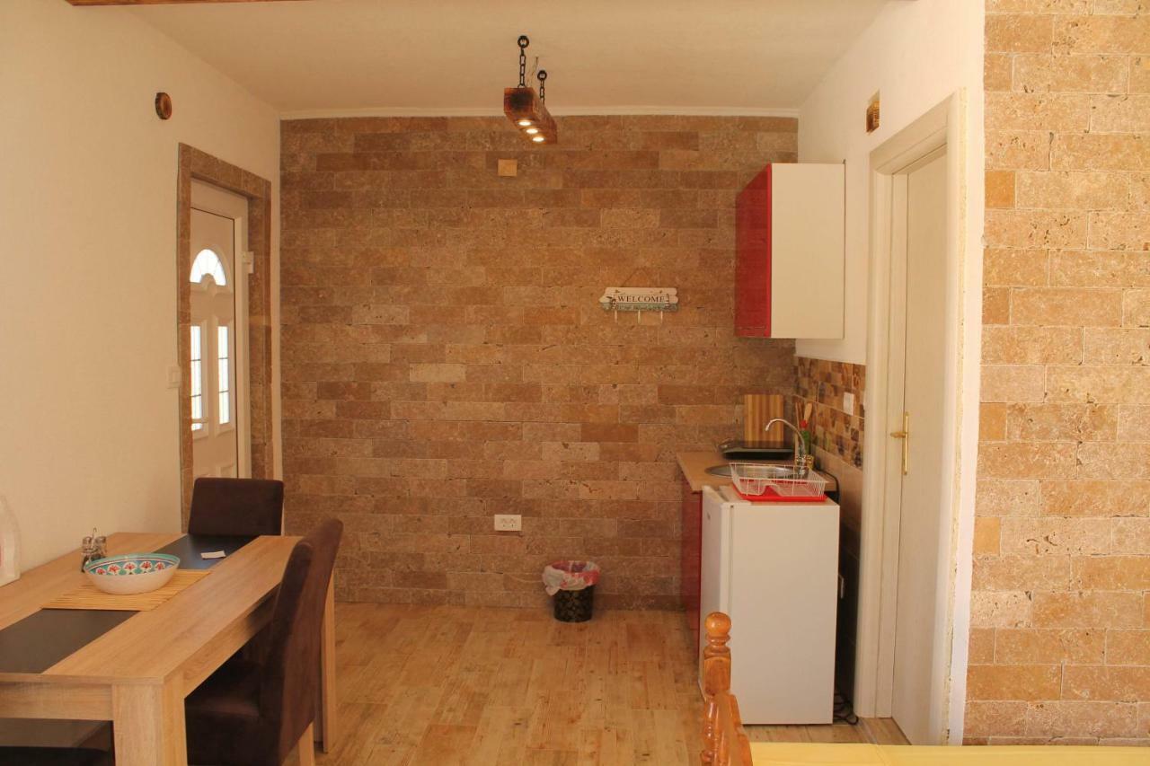 Apartments Lazarevic Сутоморе Экстерьер фото