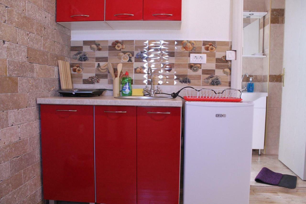 Apartments Lazarevic Сутоморе Экстерьер фото