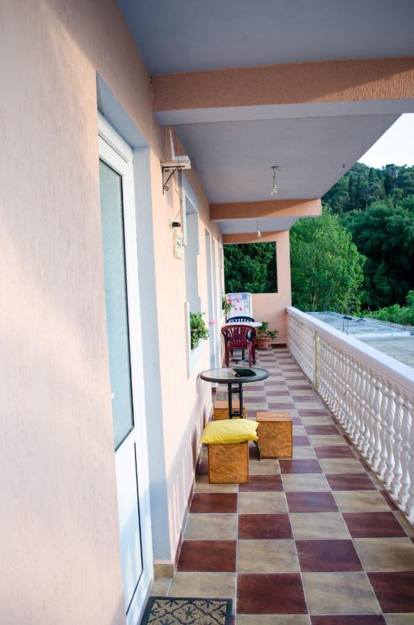 Apartments Lazarevic Сутоморе Экстерьер фото